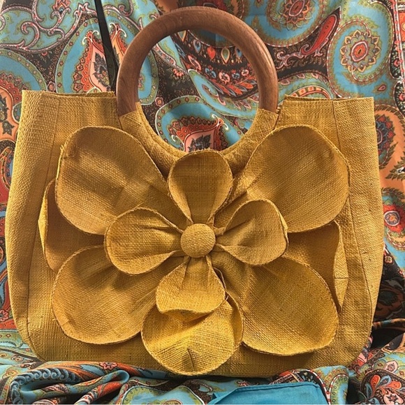 Handmade Unique Floral Raffia Handbag - Picture 3 of 4